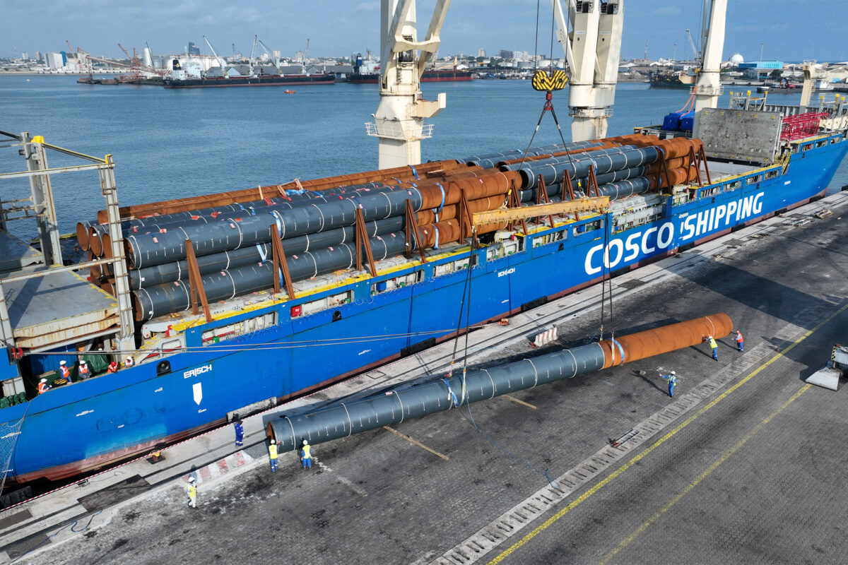 CONGO TERMINAL LANCE LES TRAVAUX D’EXTENSION DU MÔLE EST AVEC UNE PREMIÈRE LIVRAISON DE 2 000 TONNES DE MATÉRIAUX