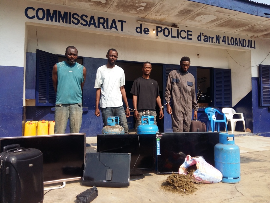 LE COMMANDEMENT DES FORCES DE POLICE ORDONNE LE DÉSENGORGEMENT DES CELLULES DE GARDE À VUE