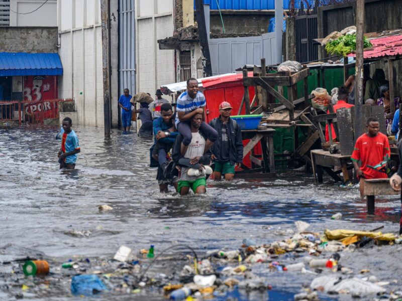 UNE PLUIE DILUVIENNE EN SAISON SÈCHE PLONGE TALANGAÏ SOUS LES EAUX