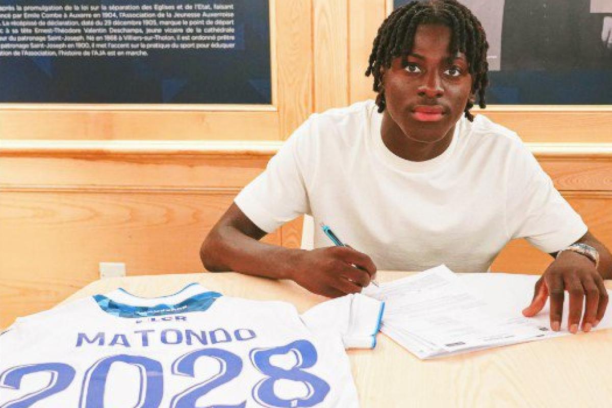 FOOTBALL : RUDY MATONDO ET YAËL MOUANGA SIGNENT LEURS PREMIERS CONTRATS PROFESSIONNELS