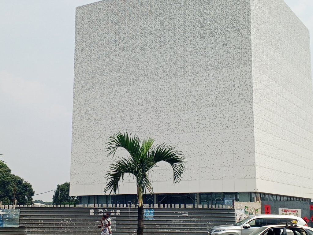 DATACENTER NATIONAL : SUMEC MENACE D’ABANDONNER LE CHANTIER FAUTE DE FINANCEMENT