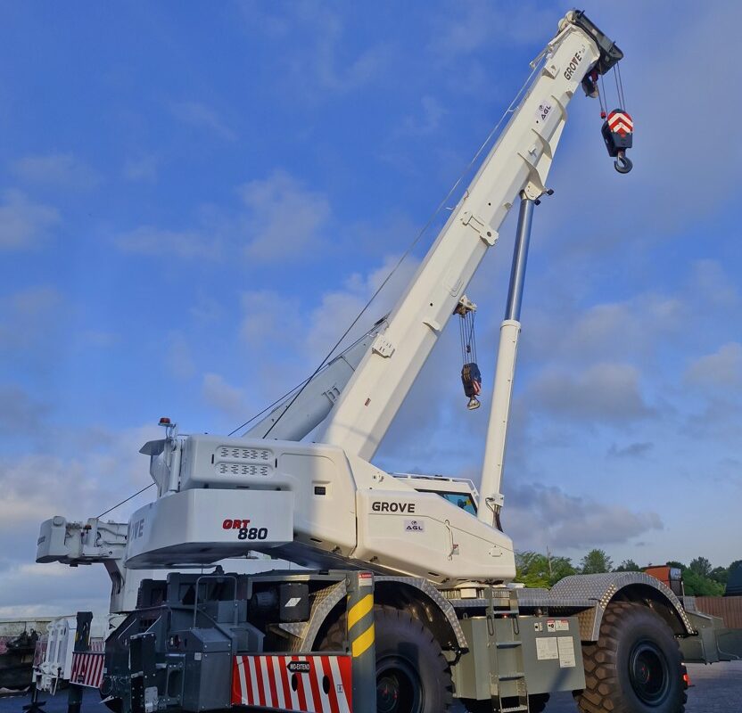 AGL CONGO RENFORCE SES CAPACITÉS AVEC UNE GRUE DE 250 TONNES