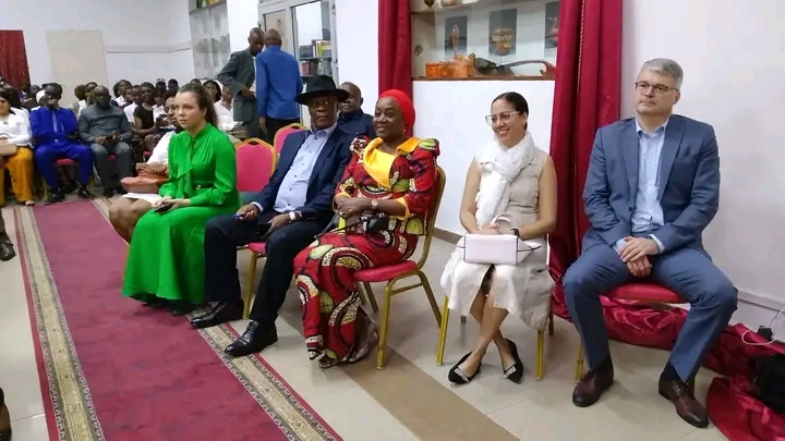 HENRI DJOMBO À L’HONNEUR POUR LA JOURNÉE MONDIALE DU THÉÂTRE