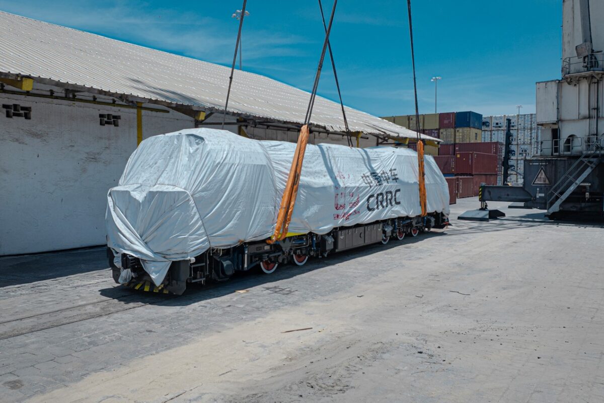 AGL MET SUR RAIL UNE LOCOMOTIVE DE 83 TONNES À POINTE-NOIRE