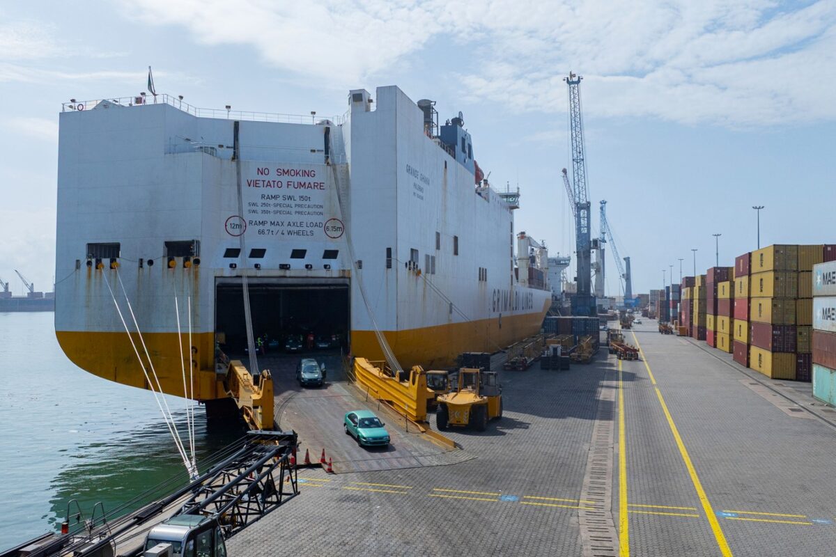 CONGO TERMINAL DÉCHARGE PLUS DE 900 VÉHICULES EN QUELQUES HEURES