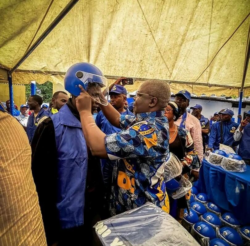 LA « VAGUE BLEUE » SE PRÉPARE À UN 16 AVRIL HISTORIQUE