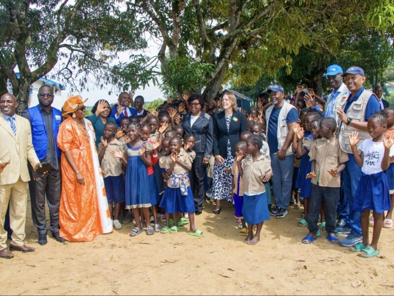 CANTINES SCOLAIRES : LE PAM ET LES ÉTATS-UNIS AU CONTACT DES ÉCOLIERS DE KINKALA