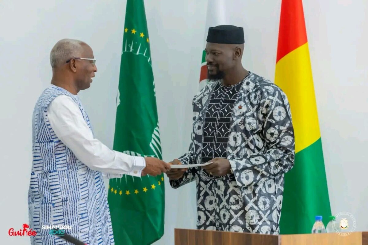 MAMADI DOUMBOUYA DISTINGUÉ PAR LE PRIX « SUPER GRAND BÂTISSEUR BABACAR N’DIAYE »