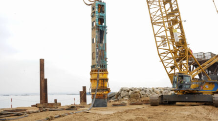 CONGO TERMINAL FINALISE LE BATTAGE DES 558 PIEUX DU FUTUR QUAI DU MÔLE EST