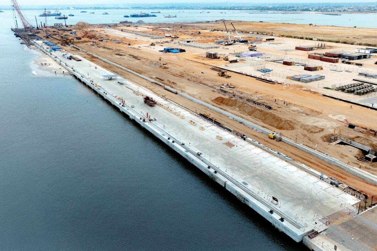 <br>PORT DE POINTE-NOIRE : LE MÔLE EST PREND FORME ET VISE LES GÉANTS DES MERS