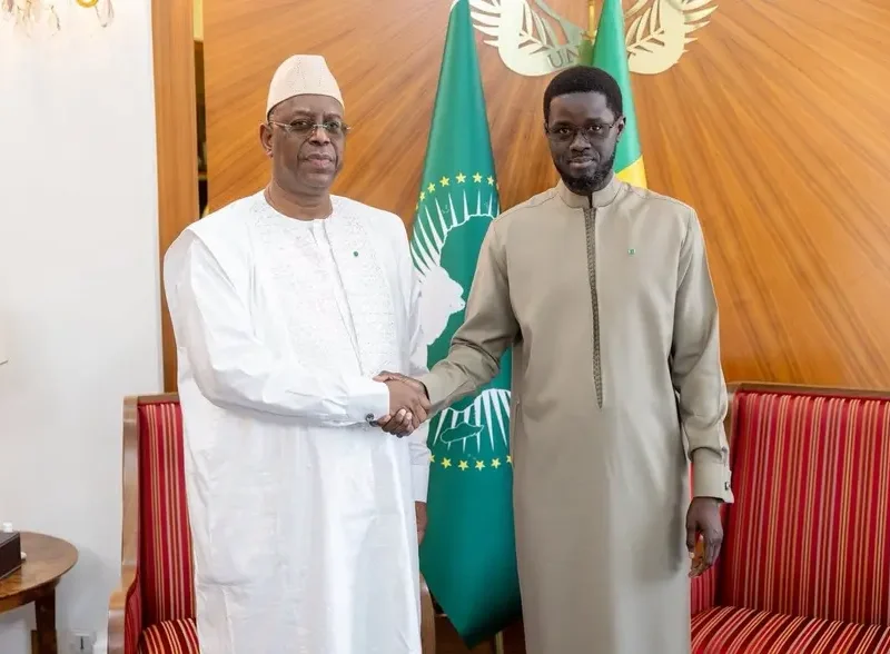 MACKY SALL À DAKAR : UNE RENCONTRE PRÉSIDENTIELLE QUI DIVISE L’OPINION SÉNÉGALAISE